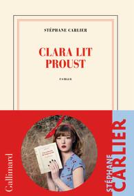 Couverture Beige avec le dessin d'une femme qui tient une livre.